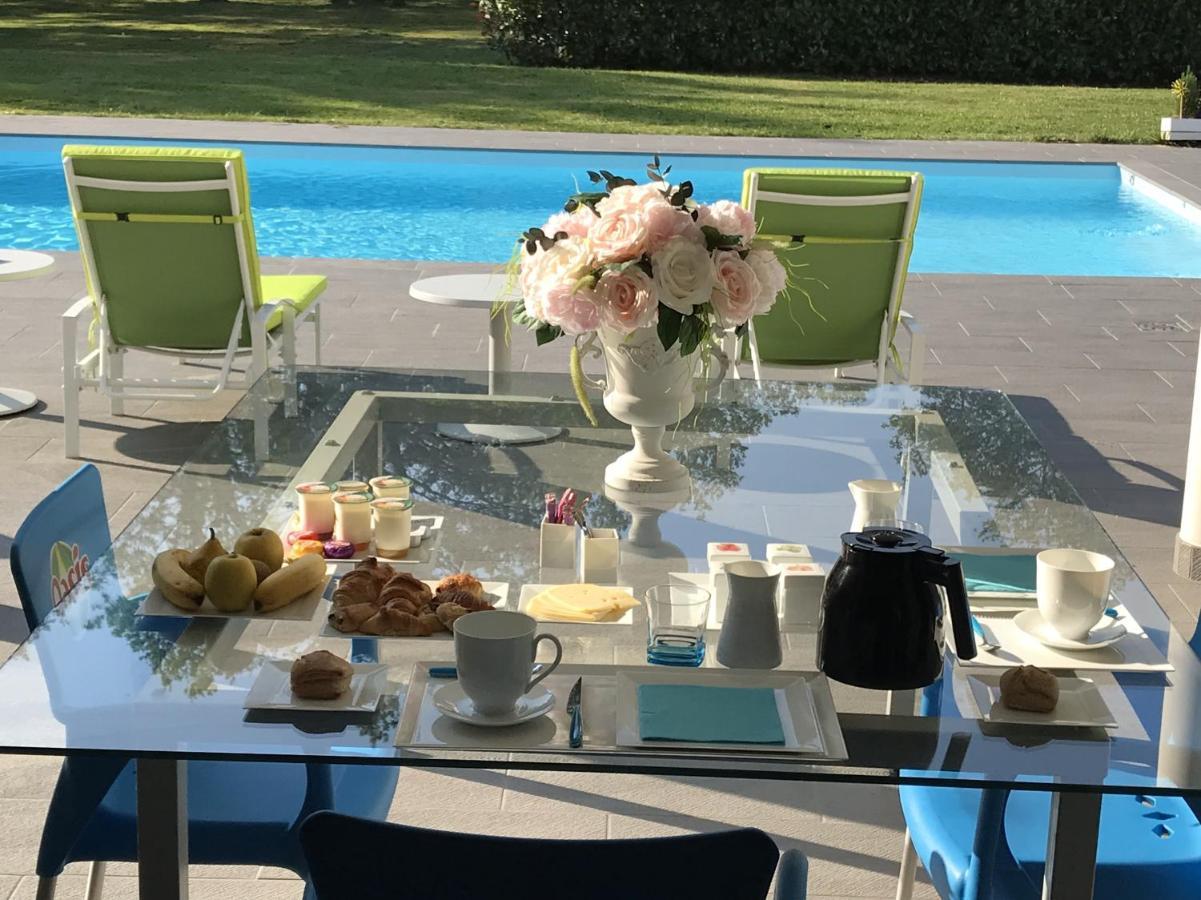 Bed and Breakfast Domaine Georges V Saint-Junien Esterno foto