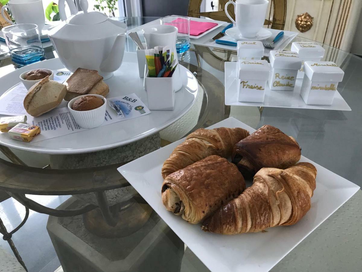 Bed and Breakfast Domaine Georges V Saint-Junien Esterno foto